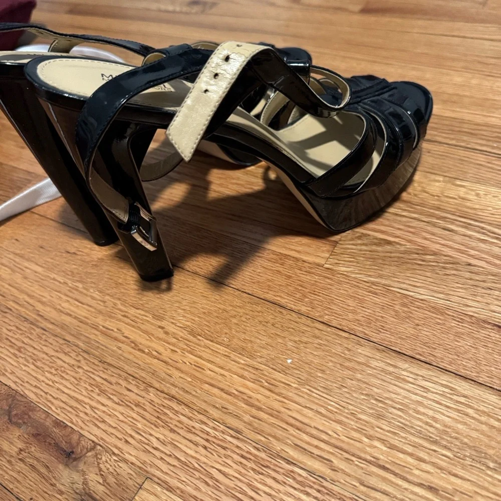 Michael Kors Glossy Black Catalina Heels - Picture 5 of 5